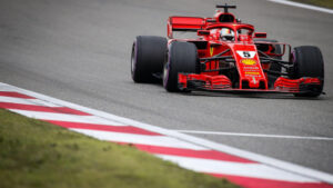 F1 GP Cina 2018: la Ferrari cerca il terzo sigillo | Diretta Streaming Aggiornamenti live attraverso questo articolo. Le rosse di Maranello cercano la terza vittoria consecutiva e dopo la pole position di Sebastian Vettel ed il secondo posto di Kimi Raikkonen, anche i più scettici ci credono.