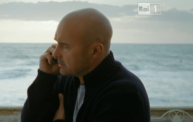 Il Commissario Montalbano: Il sorriso di Angelica, episodio andato in onda per la terza volta in tv, ieri sera, lunedì 11 novembre 2019 su Rai 1.